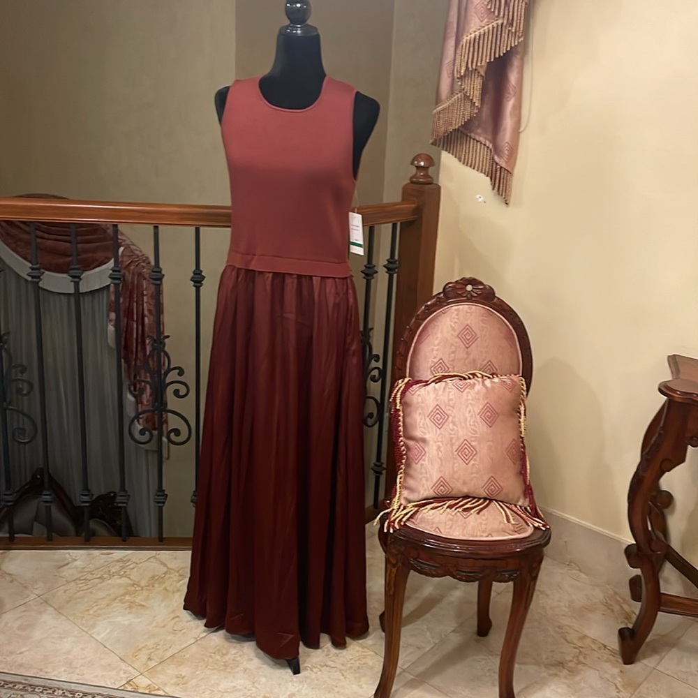 TAYLOR
Knit Top Maxi Dress